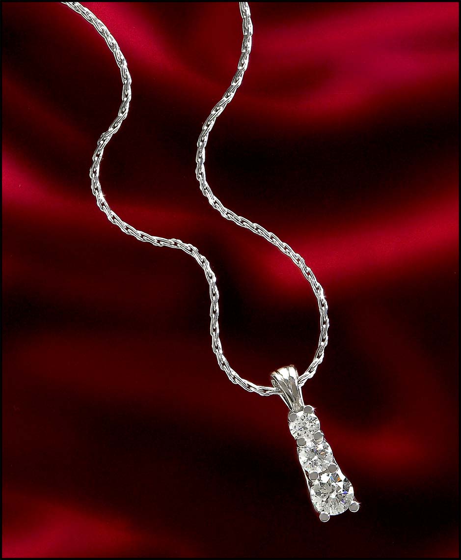 DiamondNecklace_Jewelry